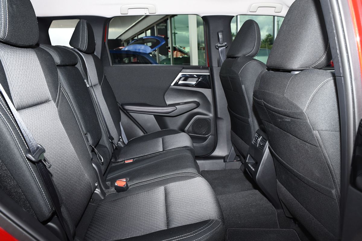 2024 Mitsubishi Outlander LS ZM