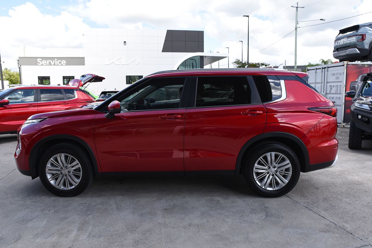2024 Mitsubishi Outlander LS ZM