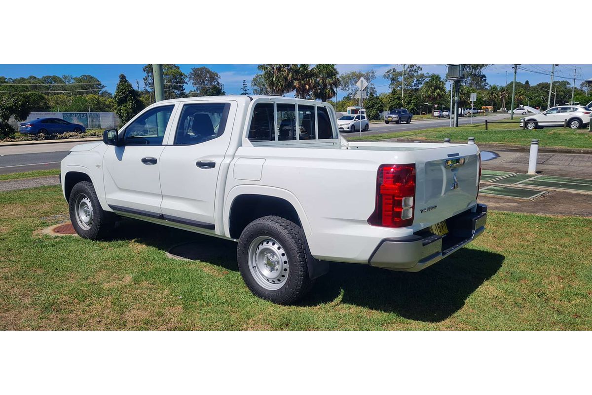 2024 Mitsubishi Triton GLX MV 4X4