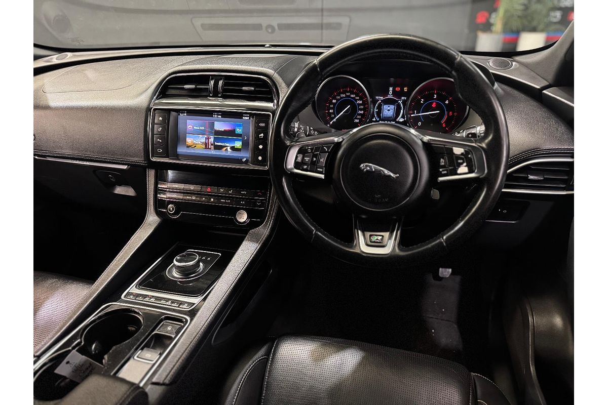 2016 Jaguar F-PACE 20d R-Sport X761