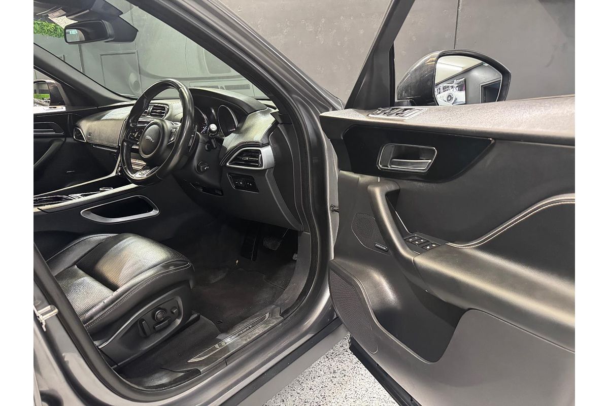 2016 Jaguar F-PACE 20d R-Sport X761