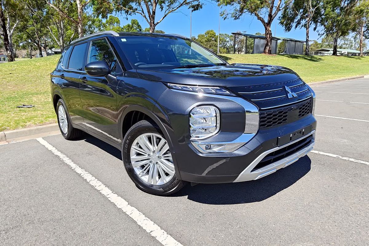 2024 Mitsubishi Outlander LS ZM