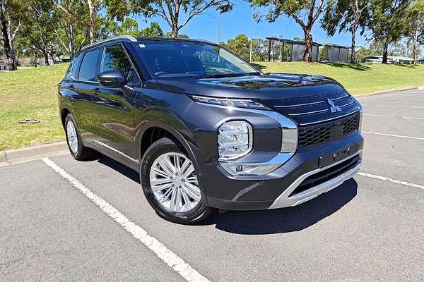 2024 Mitsubishi Outlander LS ZM