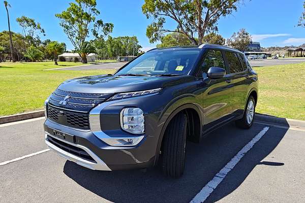 2024 Mitsubishi Outlander LS ZM