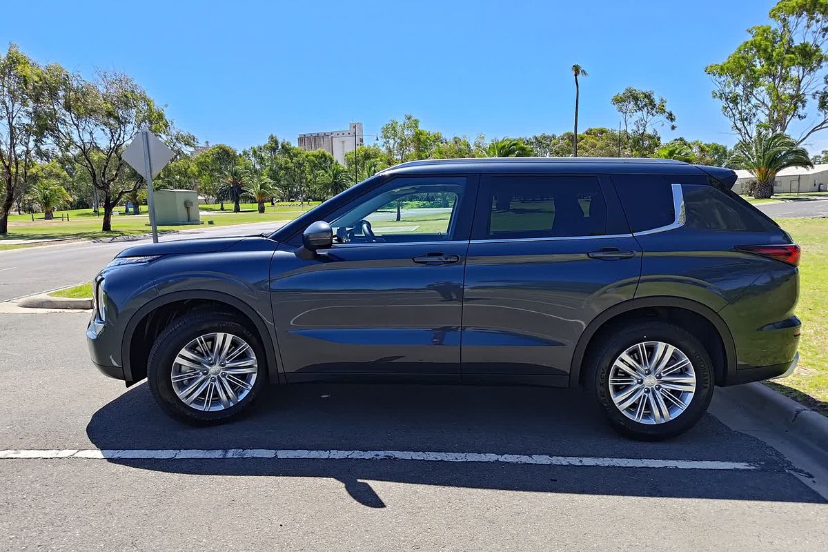 2024 Mitsubishi Outlander LS ZM
