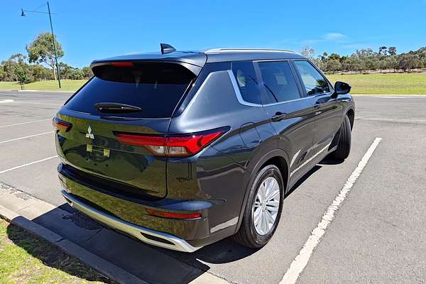 2024 Mitsubishi Outlander LS ZM
