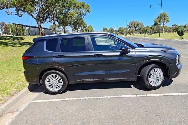 2024 Mitsubishi Outlander LS ZM