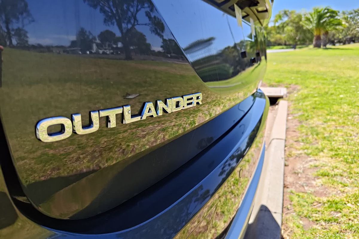 2024 Mitsubishi Outlander LS ZM