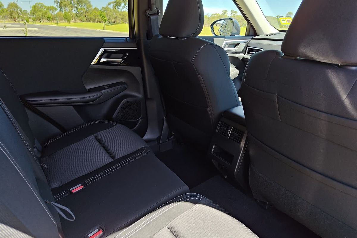 2024 Mitsubishi Outlander LS ZM