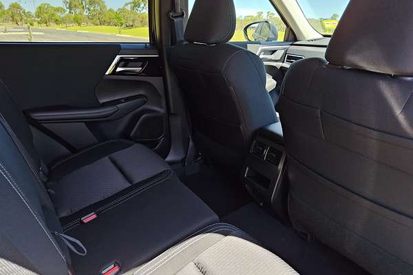 2024 Mitsubishi Outlander LS ZM