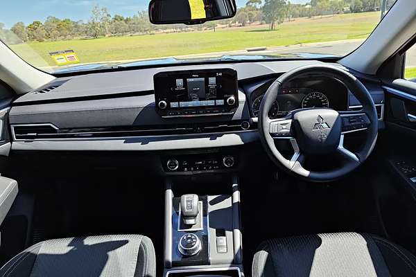 2024 Mitsubishi Outlander LS ZM