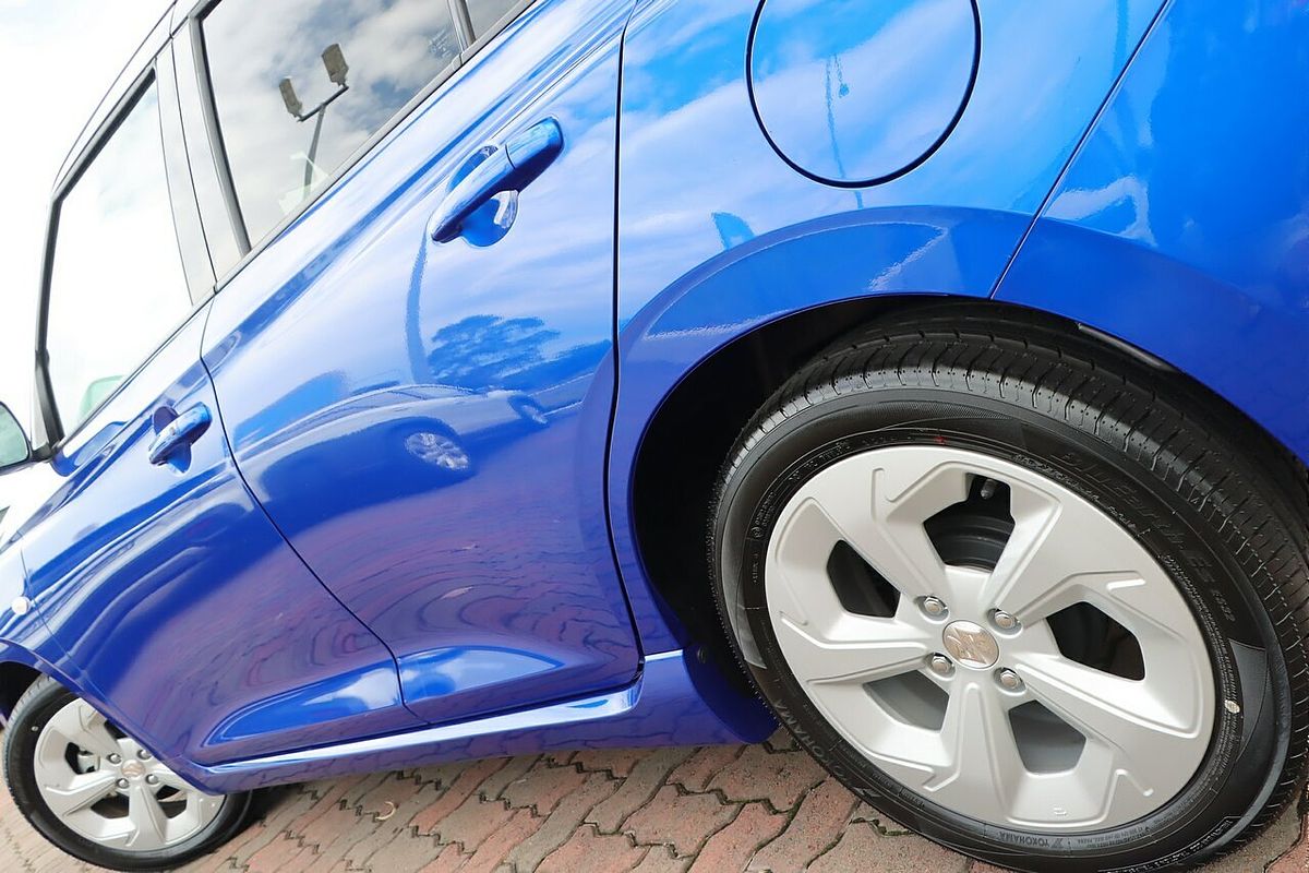 2025 Suzuki Swift Hybrid Plus UZ