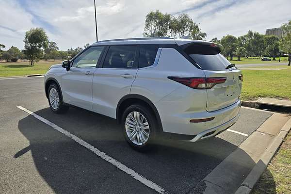 2024 Mitsubishi Outlander LS ZM