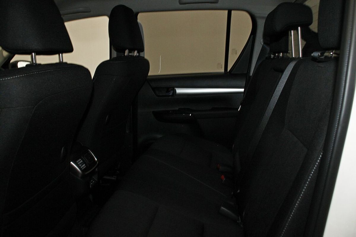 2024 Toyota Hilux SR5 48V GUN126R 4X4