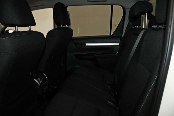 2024 Toyota Hilux SR5 48V GUN126R 4X4
