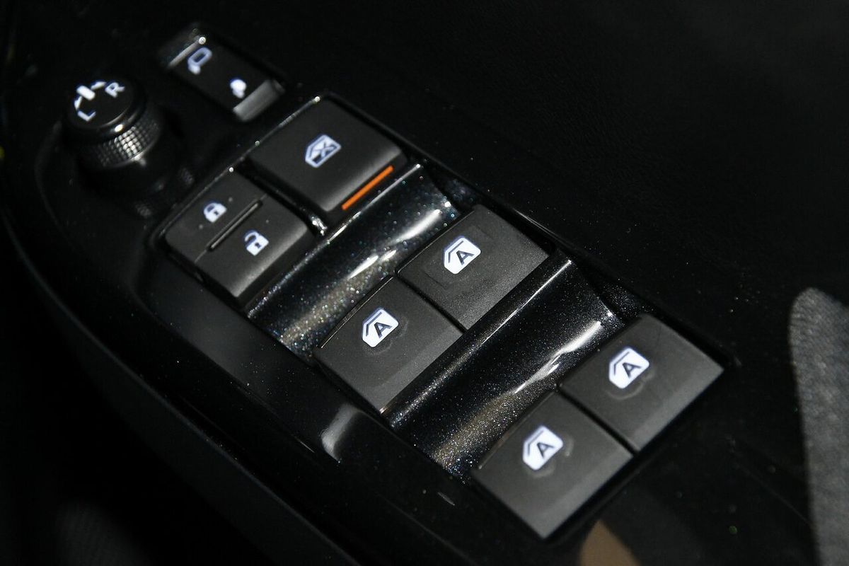 2024 Toyota Hilux SR5 48V GUN126R 4X4