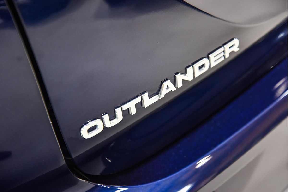 2024 Mitsubishi Outlander LS ZM