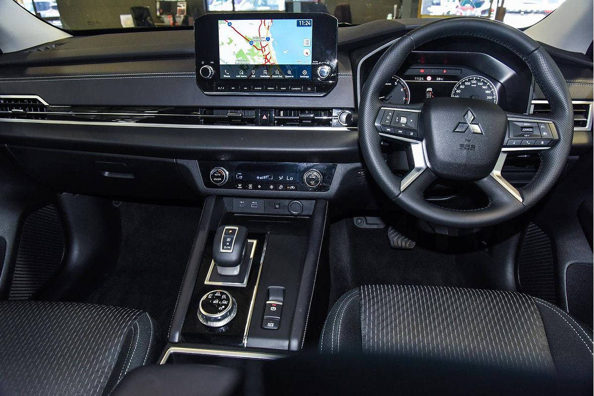 2024 Mitsubishi Outlander LS ZM