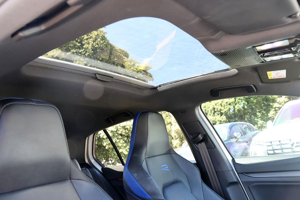 2023 Volkswagen Golf R 8