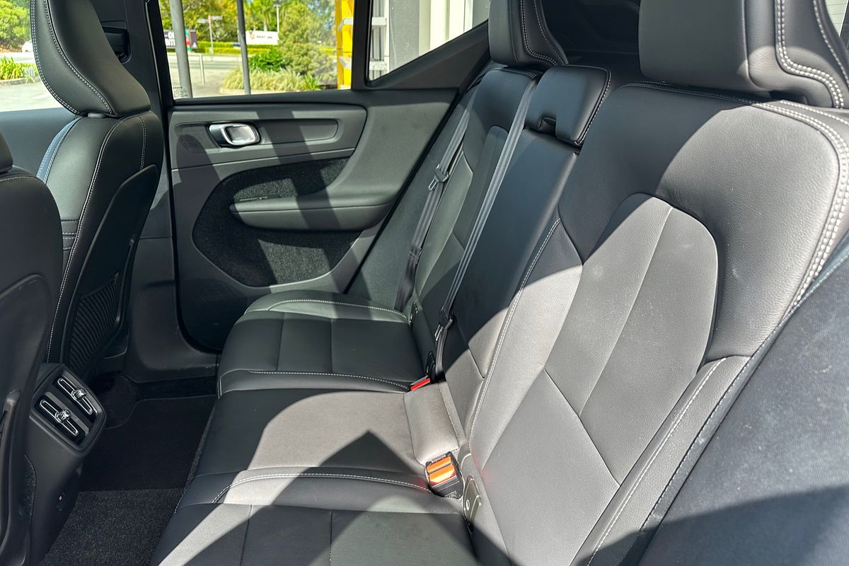 2021 Volvo XC40 T5 R-Design