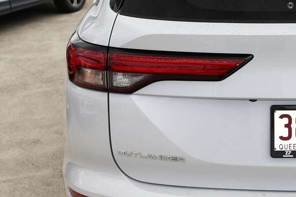 2024 Mitsubishi Outlander Black Edition ZM