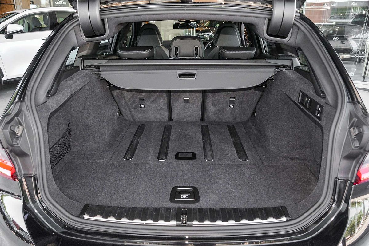2023 BMW 3 Series 330i M Sport G21 LCI