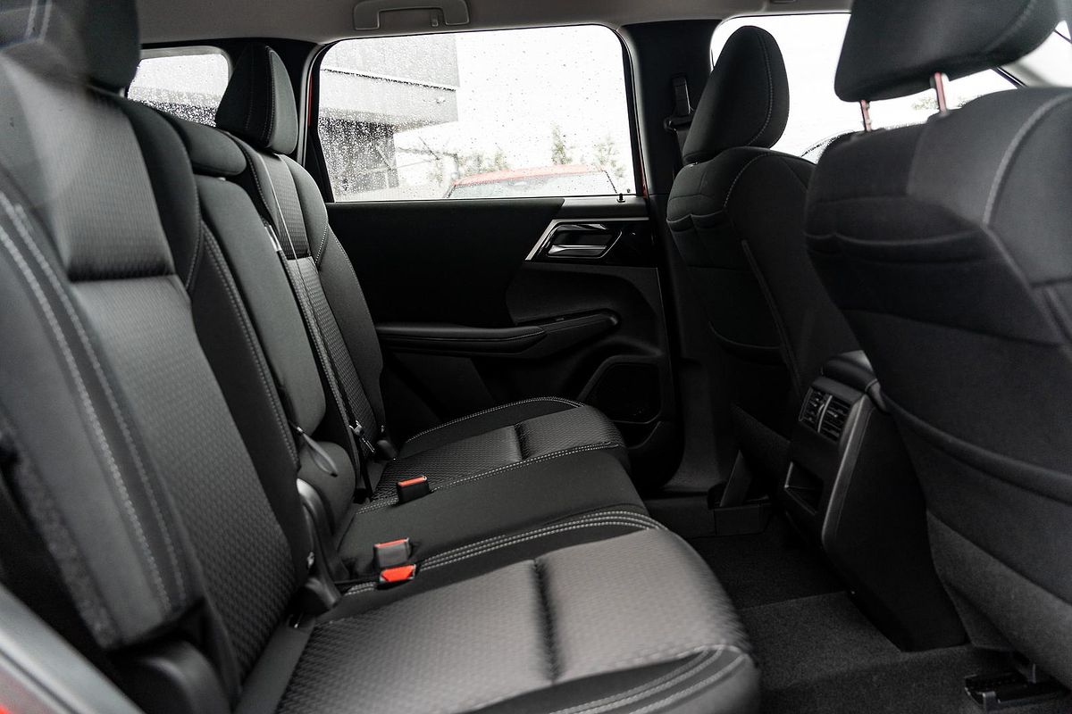2024 Mitsubishi Outlander ES ZM