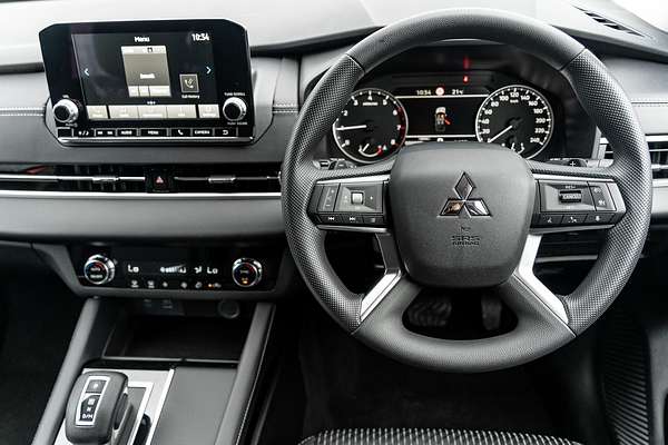 2024 Mitsubishi Outlander ES ZM