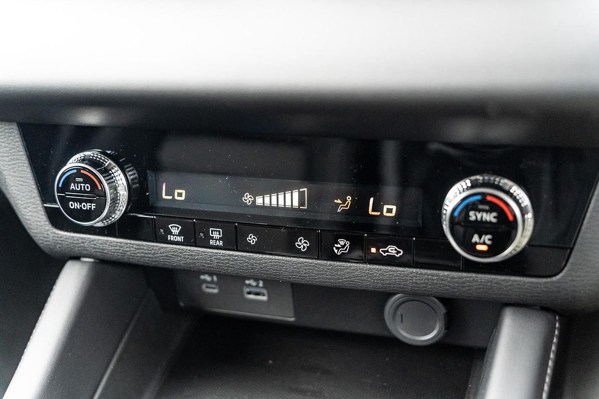 2024 Mitsubishi Outlander ES ZM