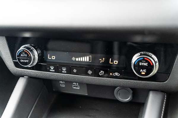 2024 Mitsubishi Outlander ES ZM