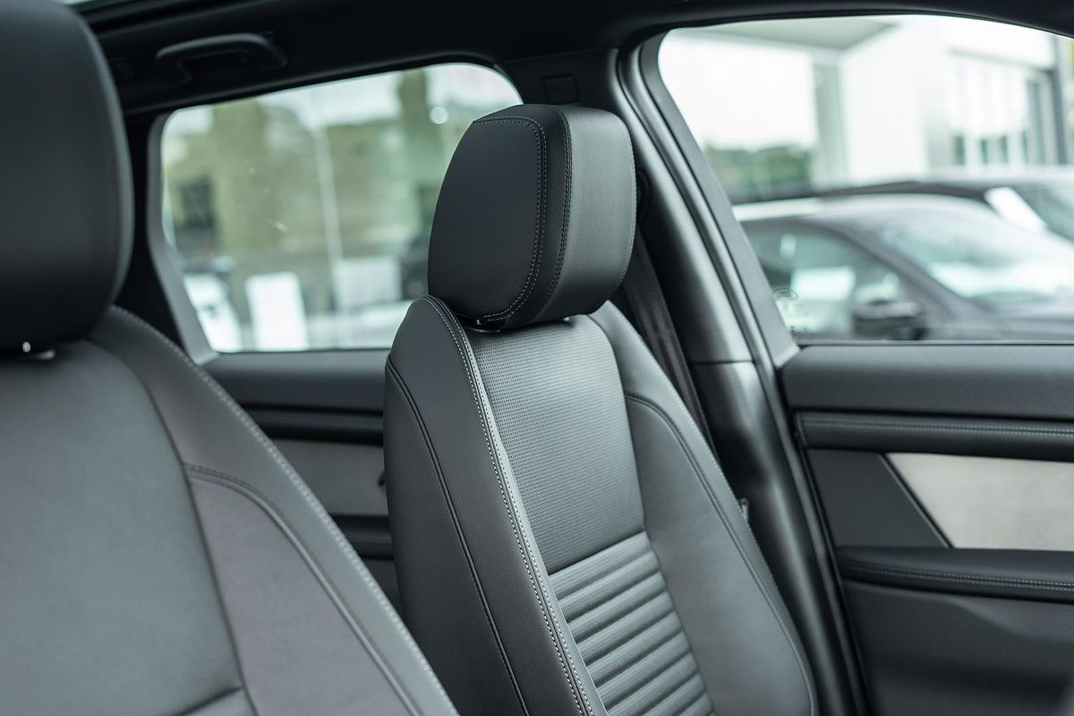 2024 Land Rover Discovery Sport P250 Dynamic SE L550