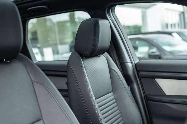 2024 Land Rover Discovery Sport P250 Dynamic SE L550