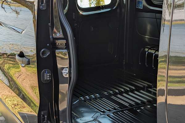2025 Renault Trafic Premium X82 LWB
