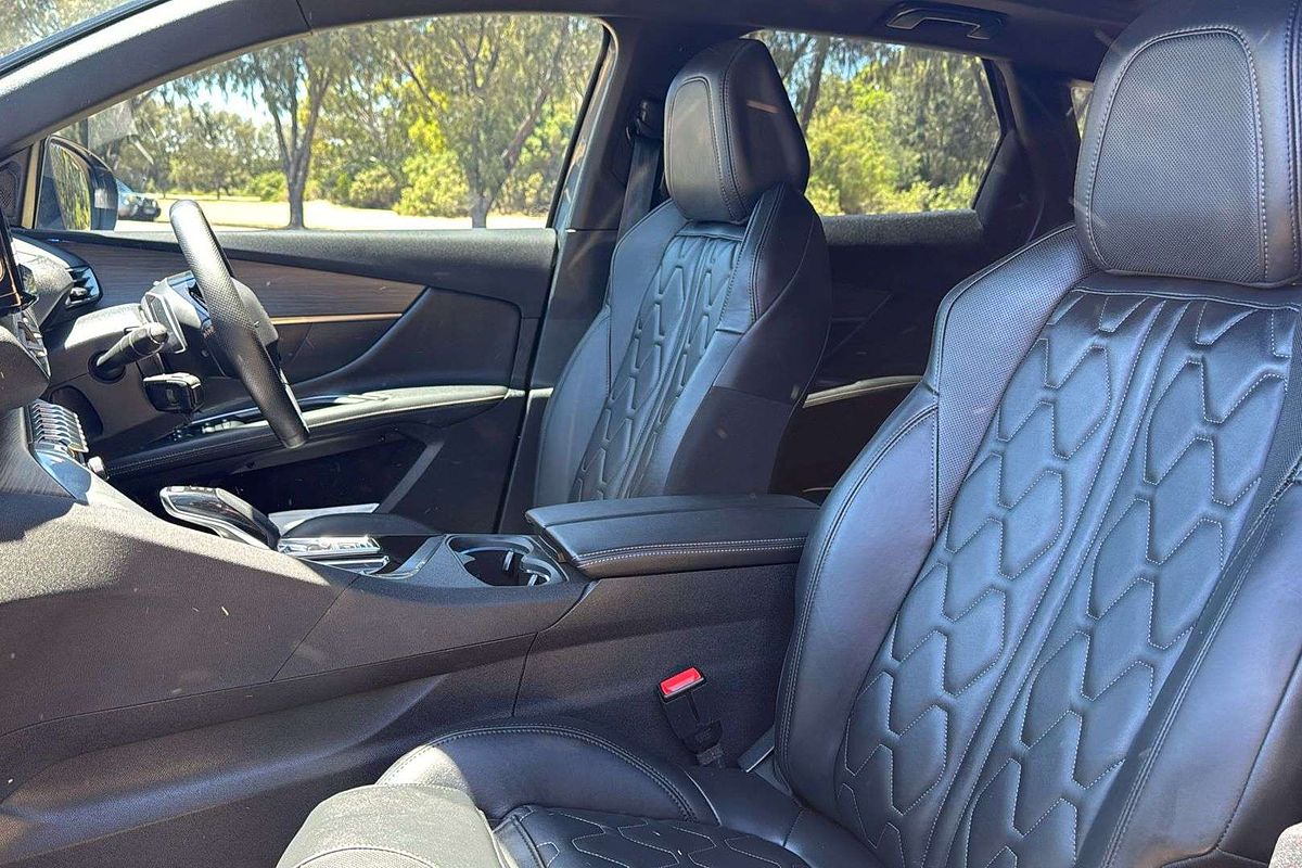 2022 Peugeot 3008 GT P84