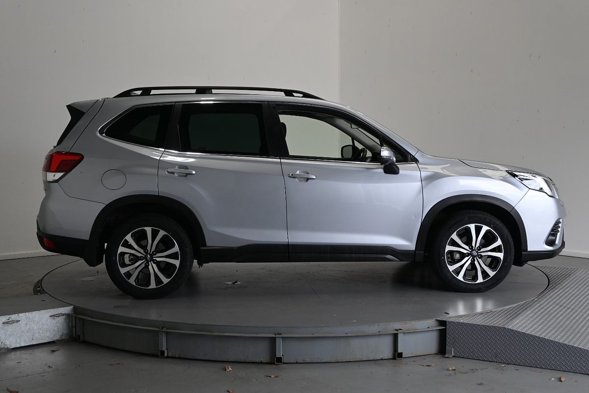 2022 Subaru Forester 2.5i Premium S5