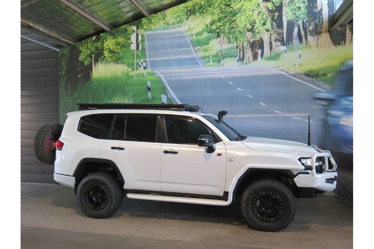 2023 Toyota LANDCRUISER 300 SERIES
