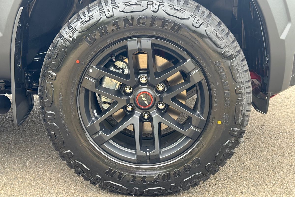 2024 Isuzu D-MAX BLADE 4X4