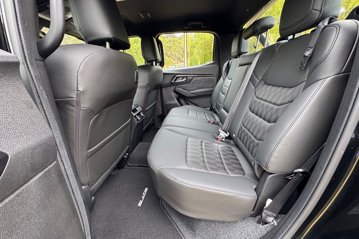 2024 Isuzu D-MAX BLADE 4X4