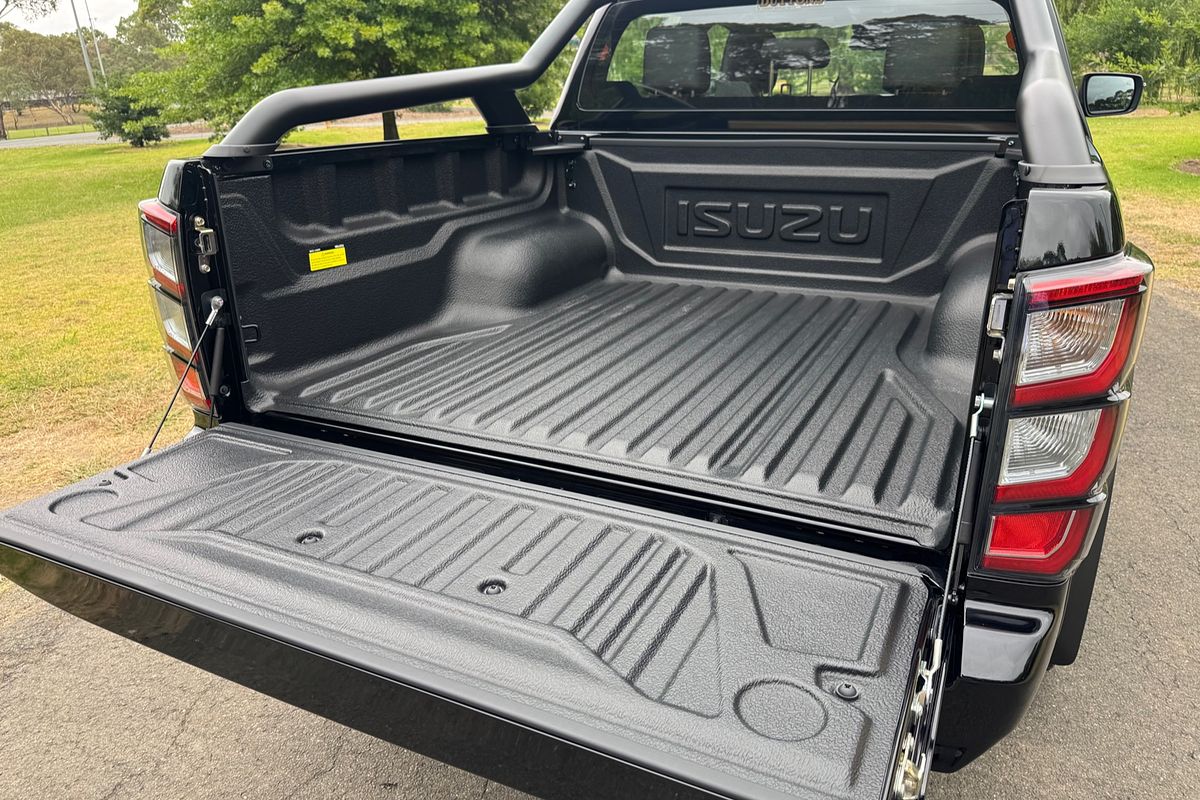 2024 Isuzu D-MAX BLADE 4X4