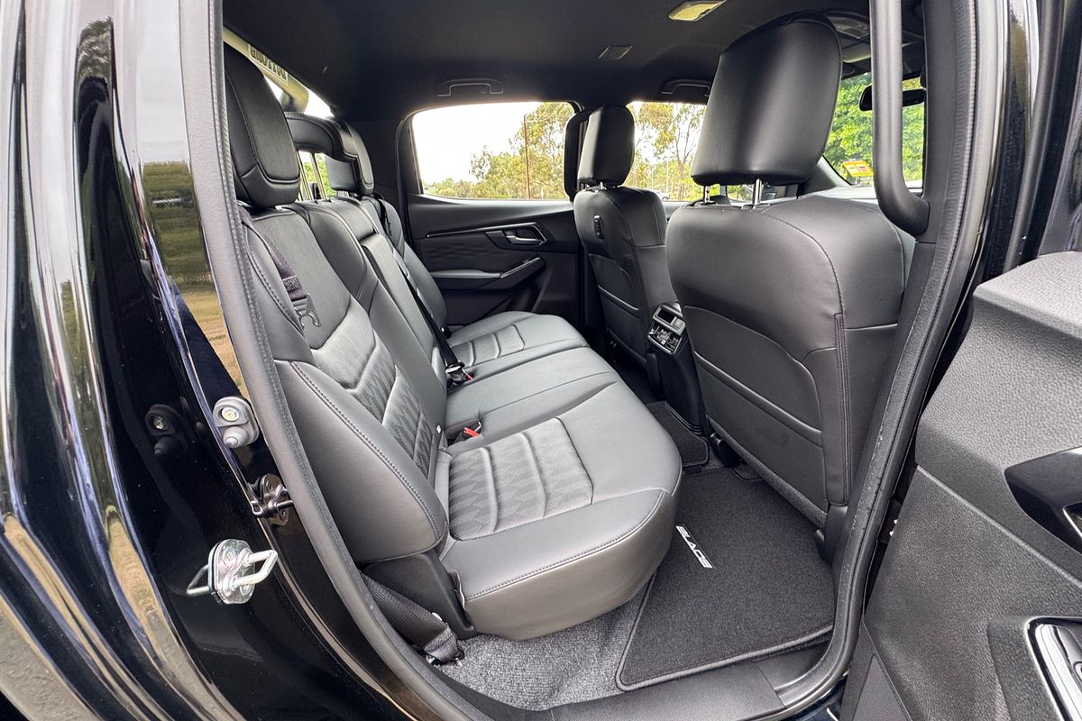 2024 Isuzu D-MAX BLADE 4X4