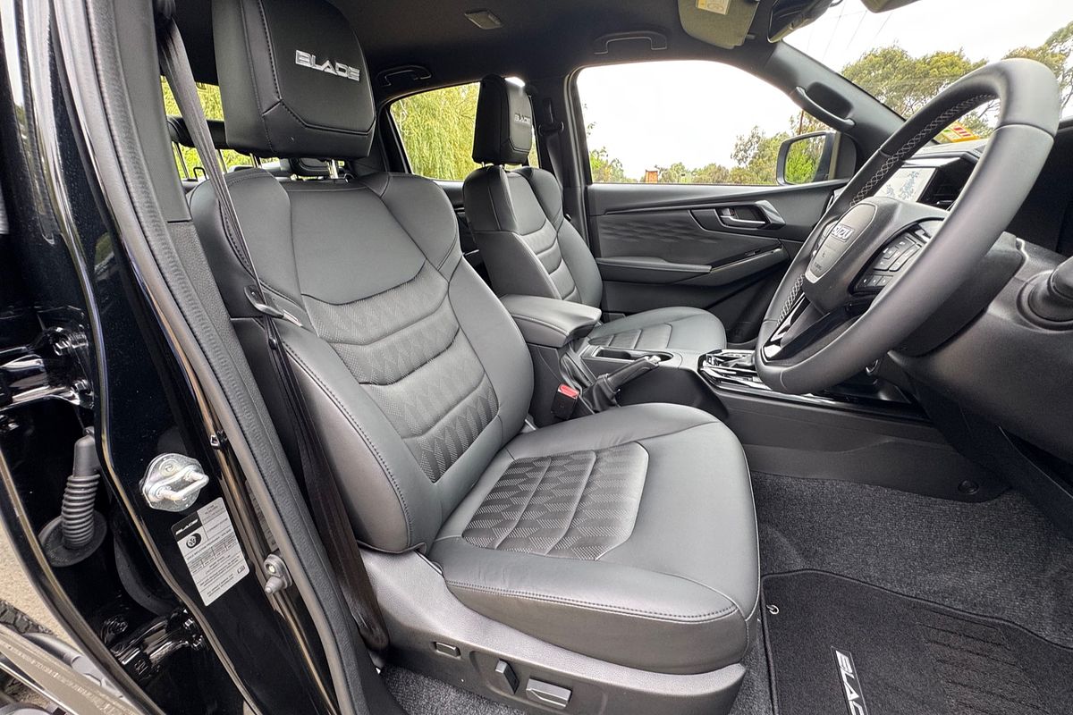 2024 Isuzu D-MAX BLADE 4X4