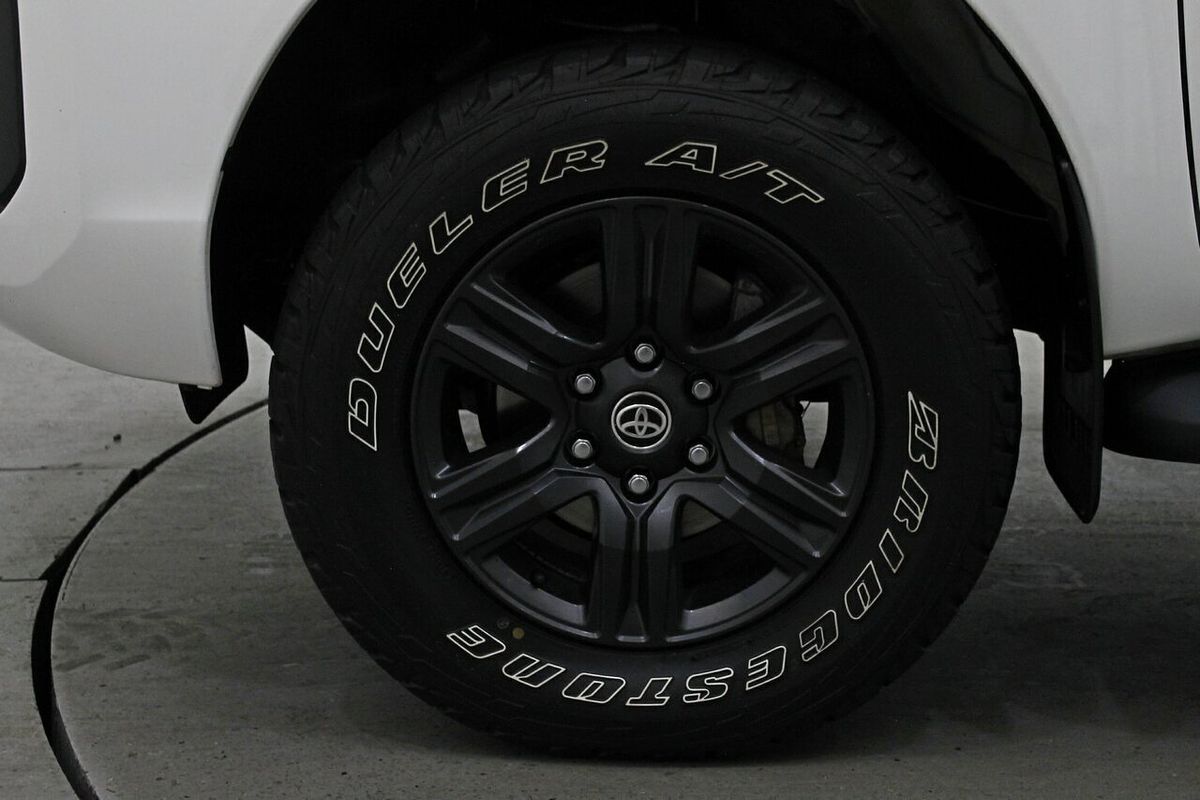 2024 Toyota Hilux SR GUN126R 4X4