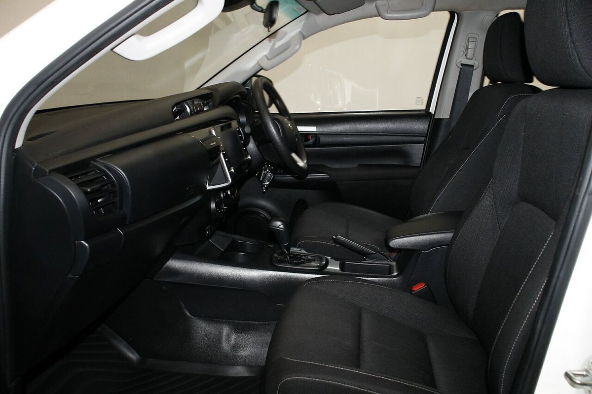 2024 Toyota Hilux SR GUN126R 4X4