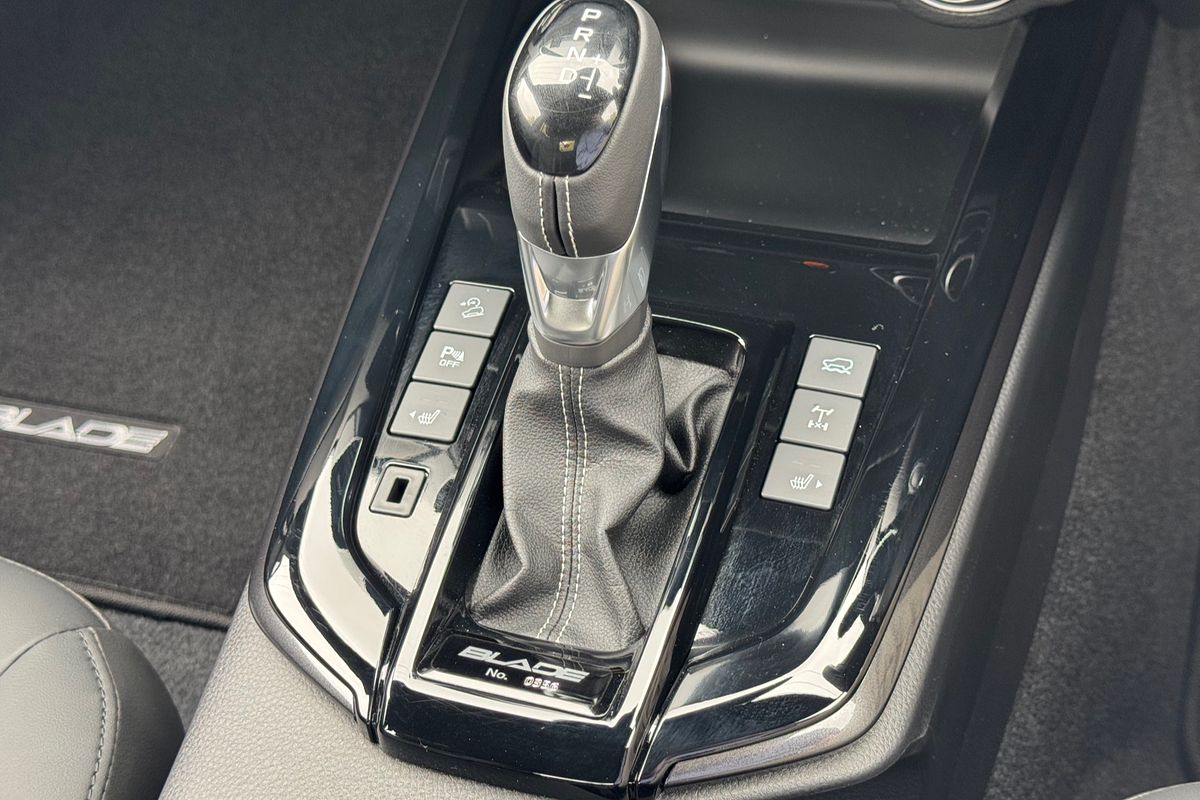 2024 Isuzu D-MAX BLADE 4X4