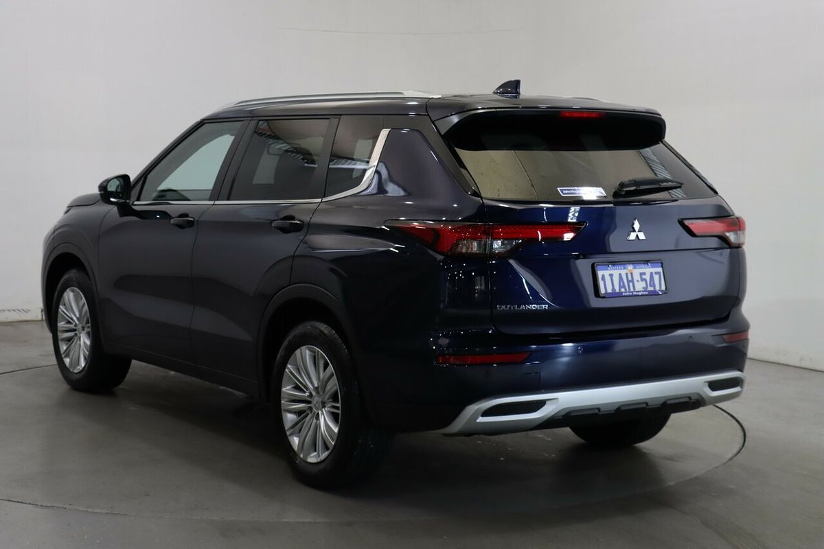 2023 Mitsubishi Outlander LS ZM