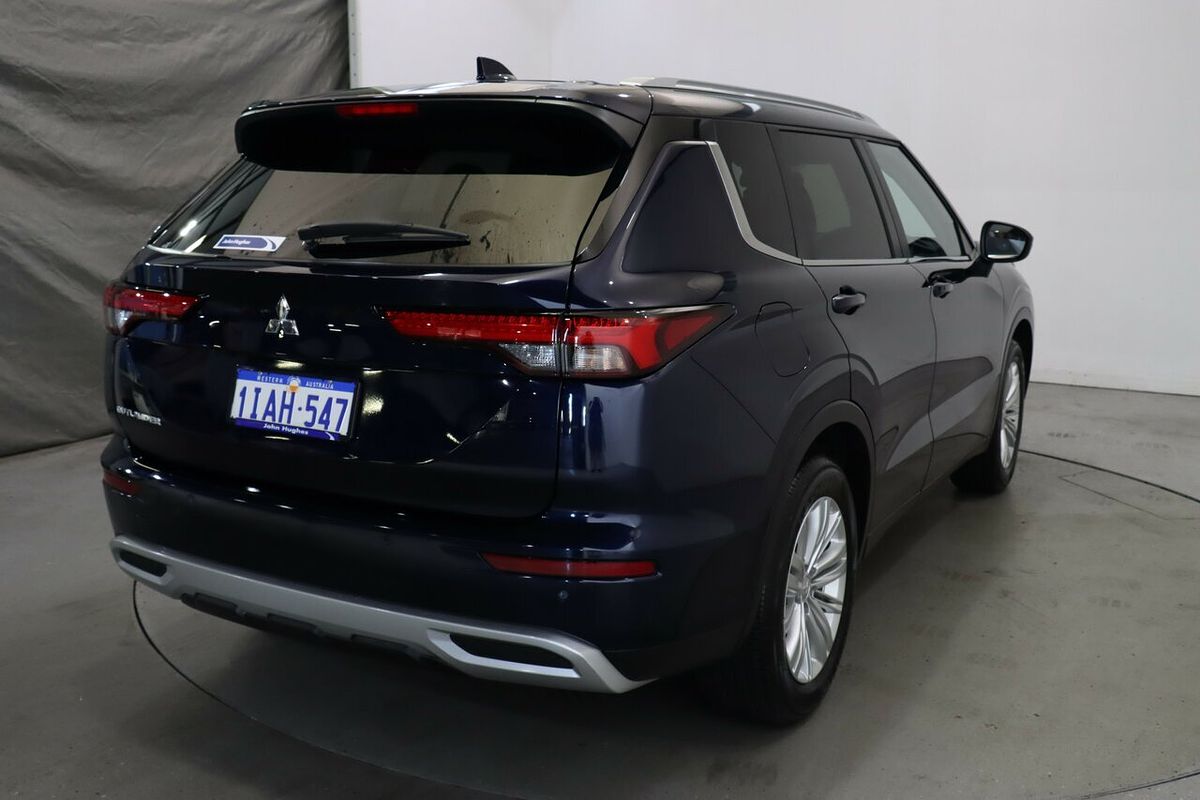 2023 Mitsubishi Outlander LS ZM