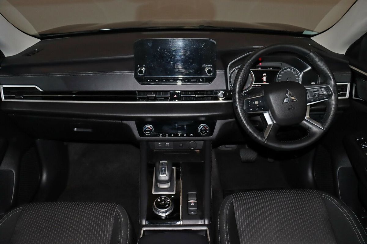 2023 Mitsubishi Outlander LS ZM