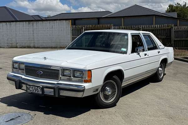 1991 Ford LTD CROWN VICTORIA