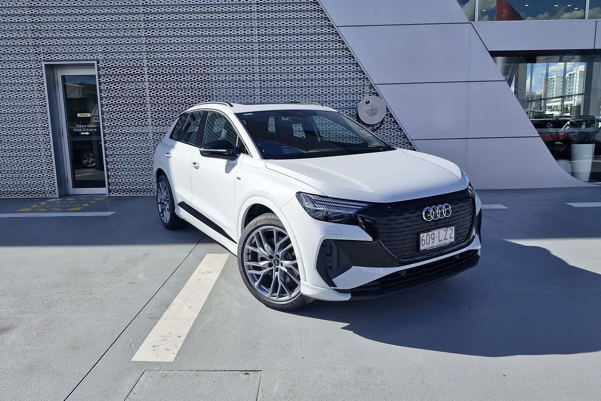 2025 Audi Q4 e-tron 55 F4