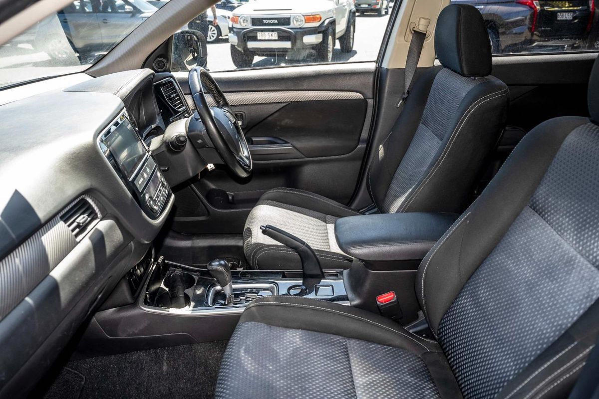 2017 Mitsubishi Outlander LS Safety Pack ZK